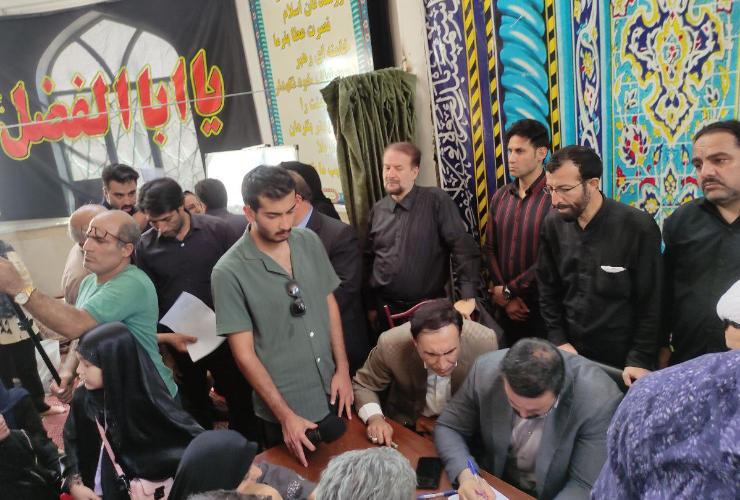 کاروان خدمت شهرداری در شهرک دانش ؛  شهردار کرمانشاه: وظیفه خود می دانیم به همه نقاط شهر خدمات رسانی کنیم